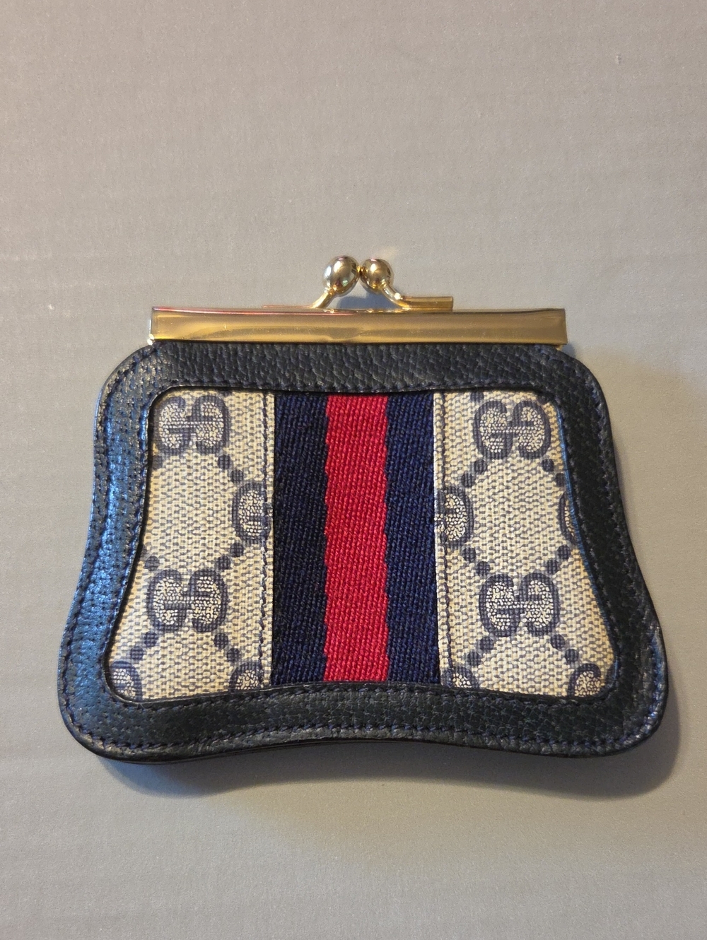 Vintage Gucci Navy Blue and Red Sherry Line Kisslock Coin Purse